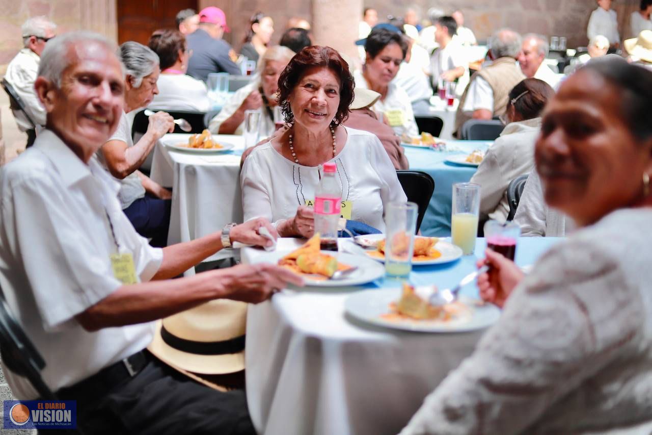 DIF Morelia recibe visita de 150 adultos mayores del DIF Sahuayo