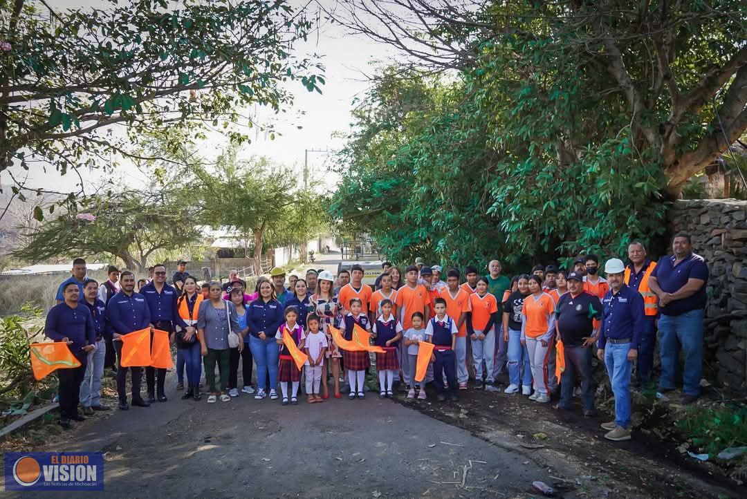 Graciela Hernández Arreola, arrancó rehabilitación asfáltica de los accesos y calles de Caramicuas 