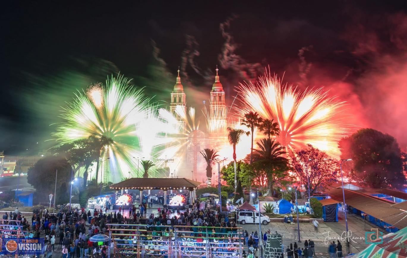 Nuevo San Juan Parangaricutiro se ilumina con Feria Internacional de la Pirotecnia