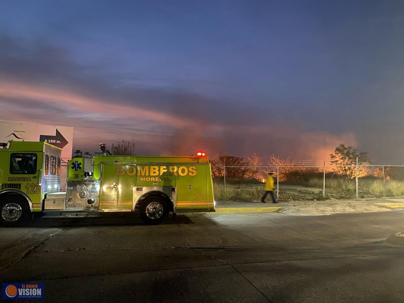 Protección Civil y Bomberos de Morelia, atienden incendio al sur de la ciudad