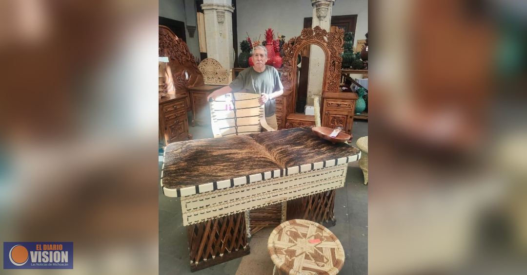 Artesano y maestro del Icatmi, gana primer lugar en Concurso Artesanal