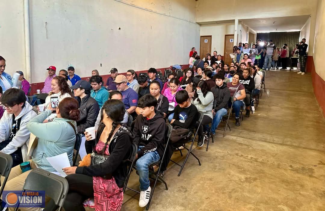 Inicia entrega de tarjetas para la beca Benito Juárez