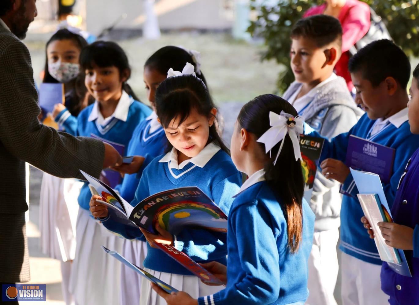 SEE lleva 450 mil libros y talleres a escuelas de Michoacán
