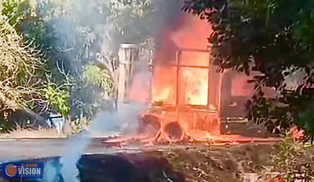 Fuerte enfrentamiento entre  militares y criminales provoca  bloqueos en Tierra Caliente 