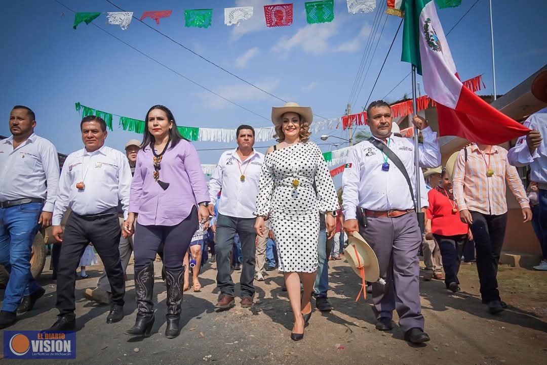 Participa Graciela Hernández Arreola en el Desfile por el 86 aniversario del Ejido Las Joyas 