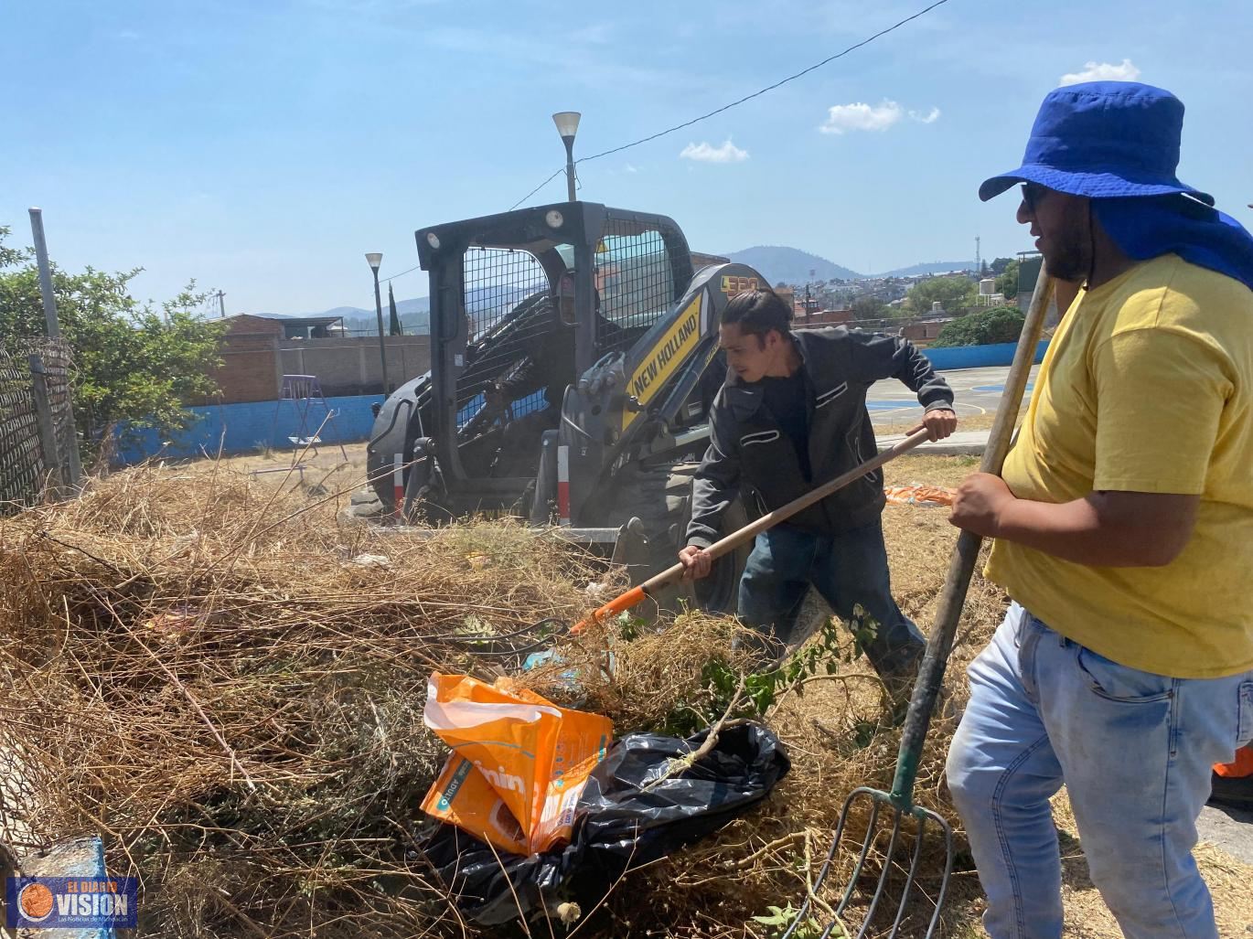 Vecinas y vecinos se suman a la jornada de limpieza en nororiente de Morelia