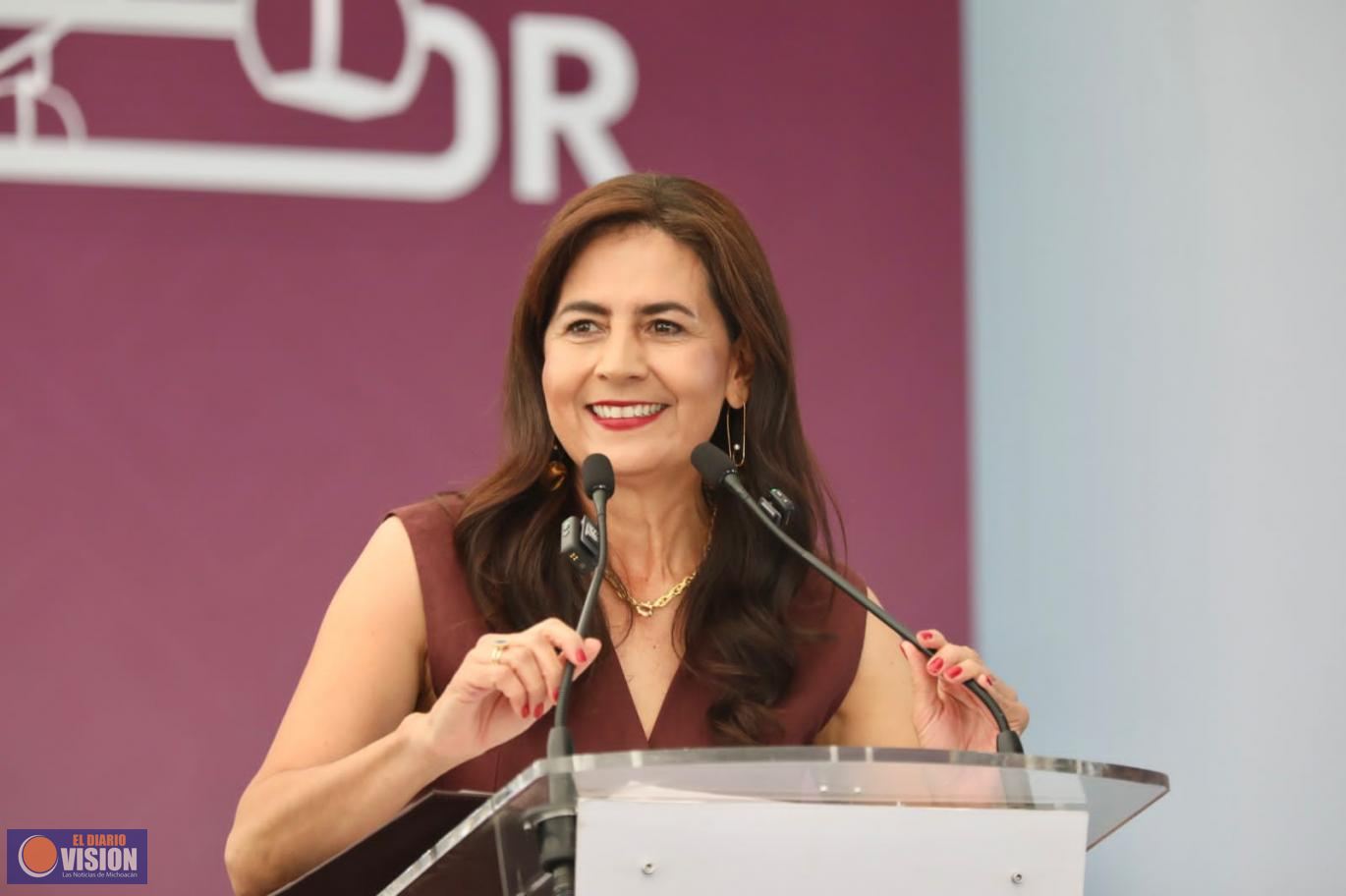 Michoacán es mejor gracias a sus maestras y maestros: Gaby Molina