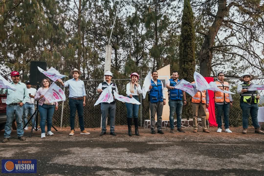 Arranca reencarpetamiento de vialidad principal en Tarascón, con más de 8 mil m² de mejora
