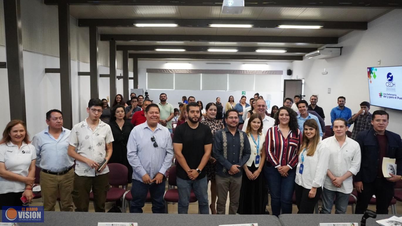 Comunicadoras y comunicadores  reciben capacitación sobre Derechos Humanos de personas periodistas