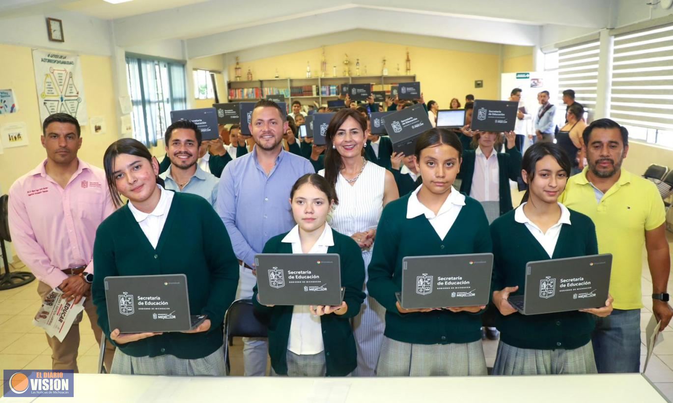 Junto a docentes mejoramos procesos pedagógicos con Chromebooks: Gaby Molina