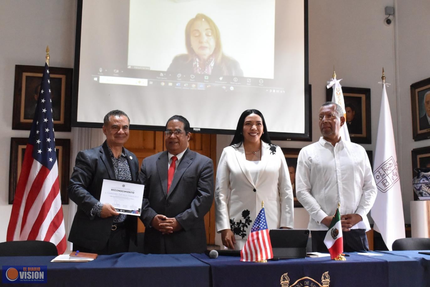Adriana Campos participa en Foro Estatal 