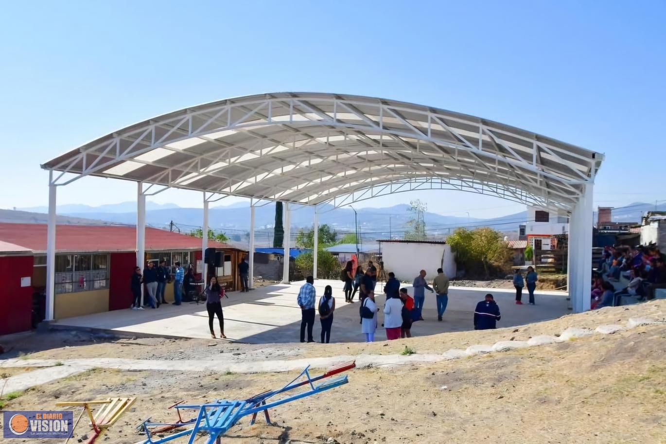 Ha entregado 11 techumbres, gobierno de Alfonso Martínez a escuelas y centros comunitarios