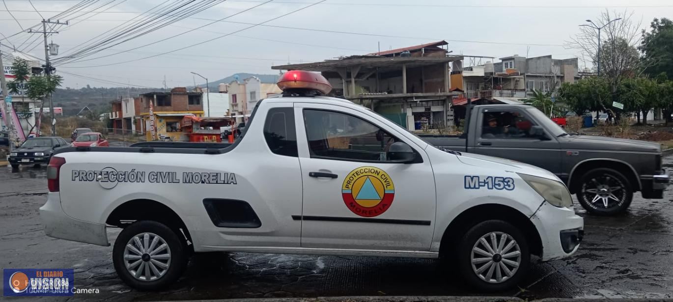 Reporta PC y Bomberos de Morelia encharcamientos al Poniente y colapso de barda por tormenta