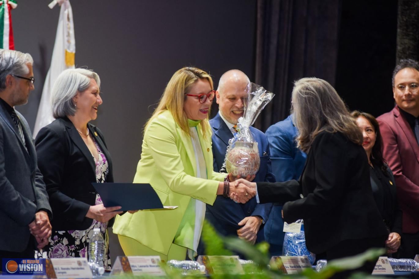 Vamos con paso fuerte y firme por más logros en la UMSNH: Yarabí Ávila