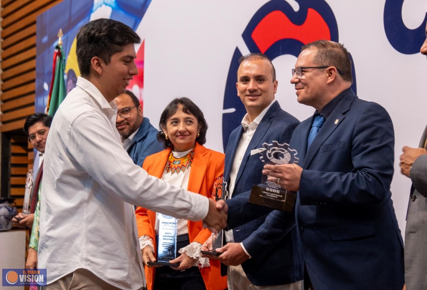 Estudiantes nicolaitas reciben el Reconocimiento al Mérito Académico Industrial