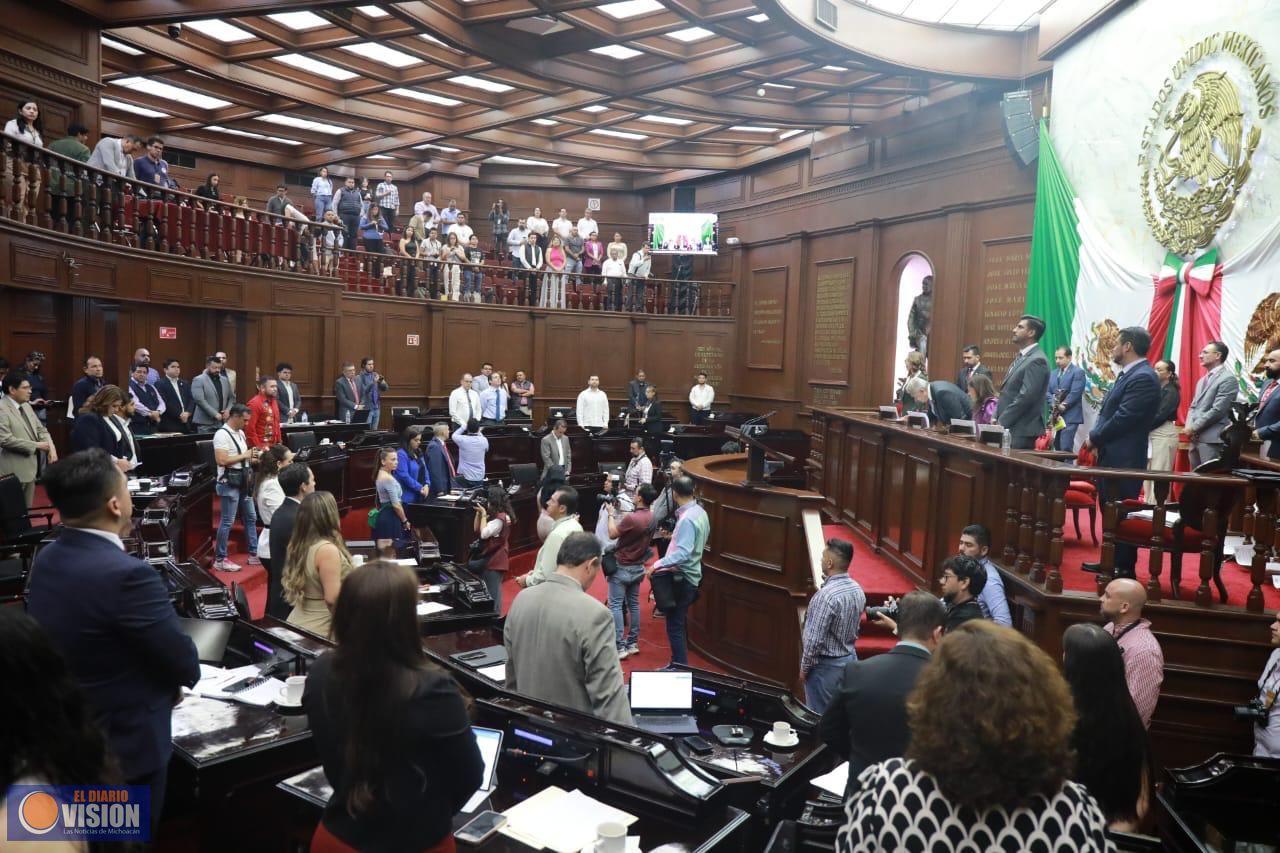 Busca 76 Legislatura reducir circulación de camiones de carga  doble remolque en carreteras