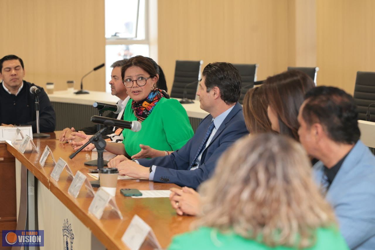 Alfonso Martínez, amigo de la causa migrante: Senadora por Illinois, Karina Villa