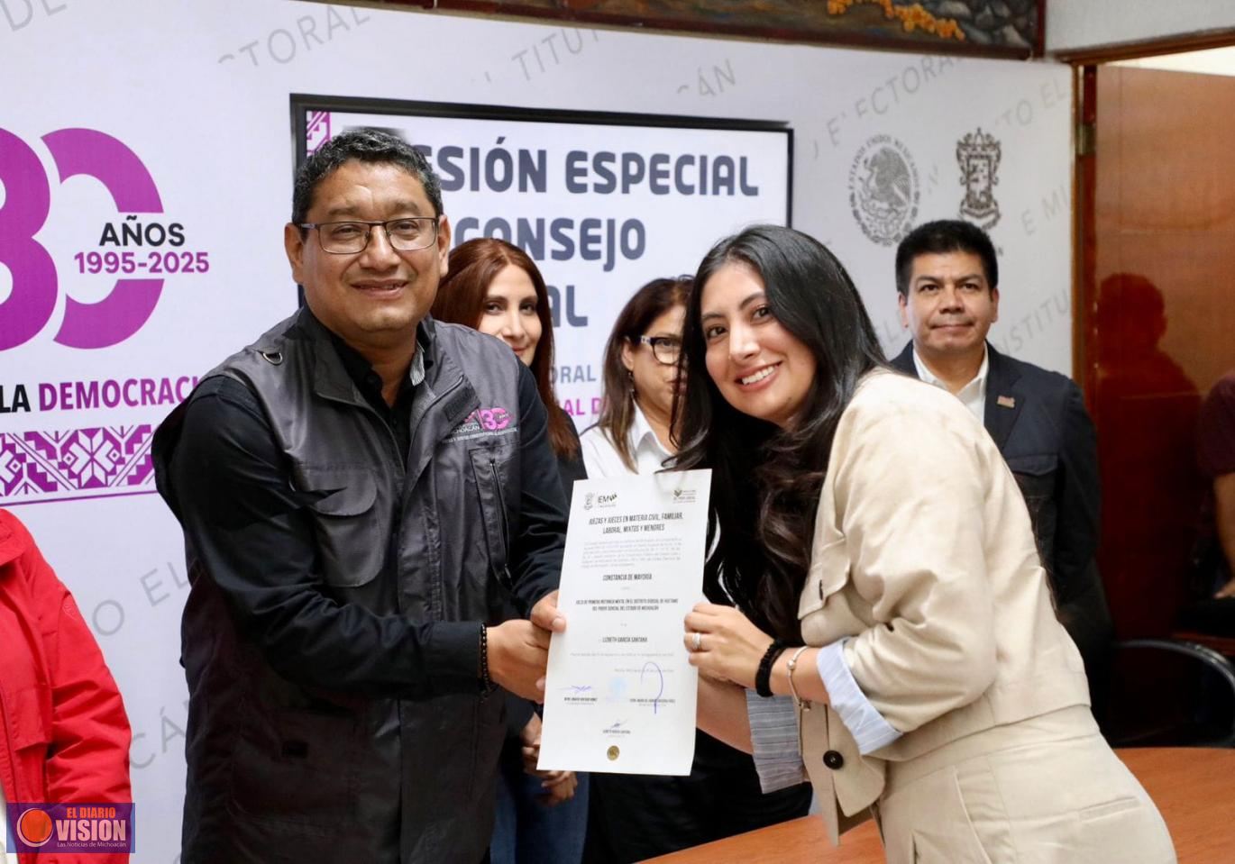 Entrega IEM constancias de mayoría a títulares de Juzgados Penales, Civiles, Mixtos y Menores