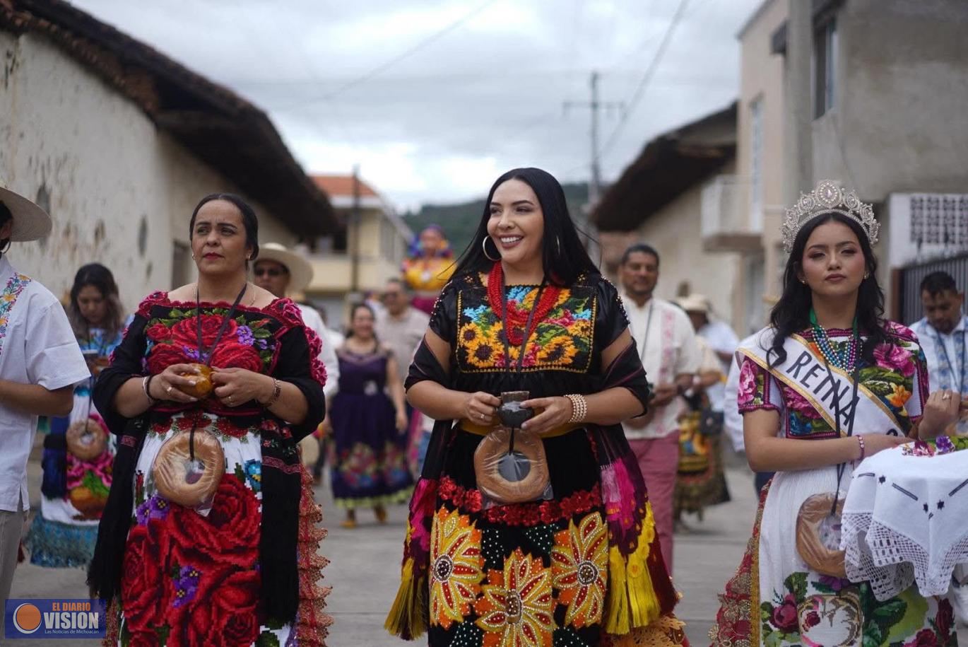 Adriana Campos celebra el Corpus Christi en Chilchota