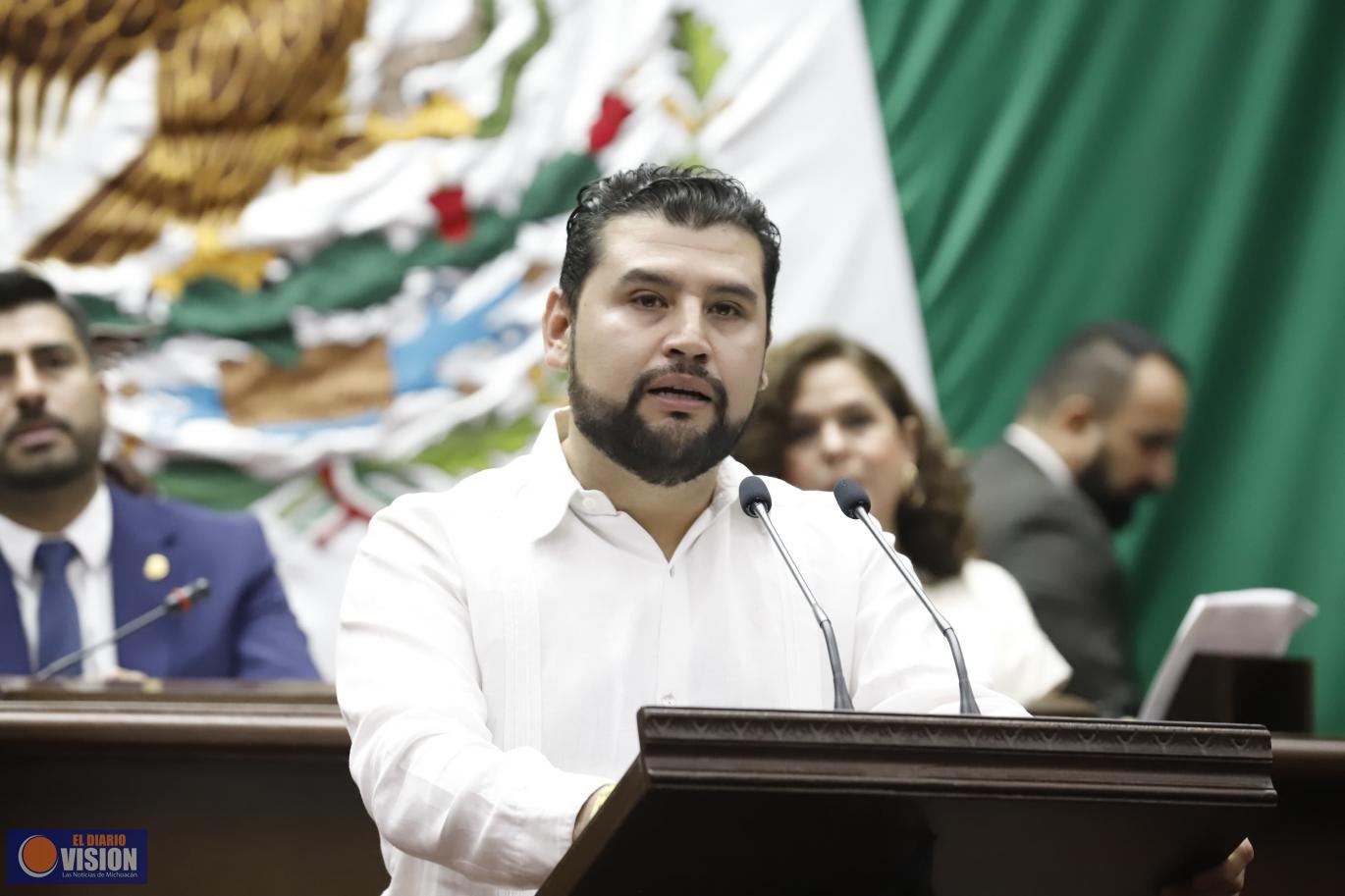 Octavio Ocampo celebra aprobación de dictamen que amplía atribuciones en favor de periodistas