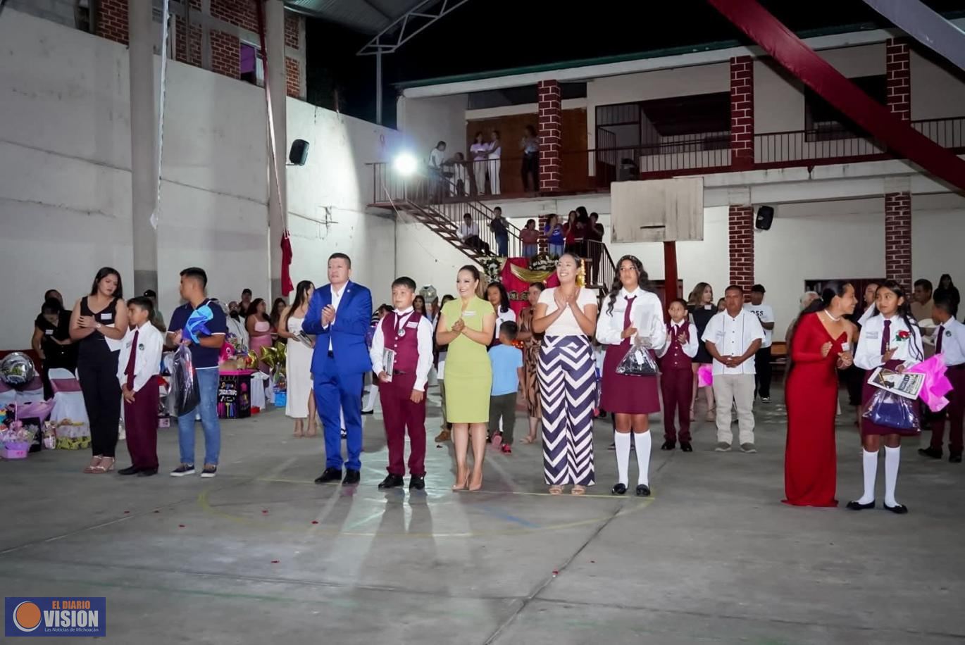 Encabeza Graciela Hernández Arreola clausura del cursos en la Primaria 
