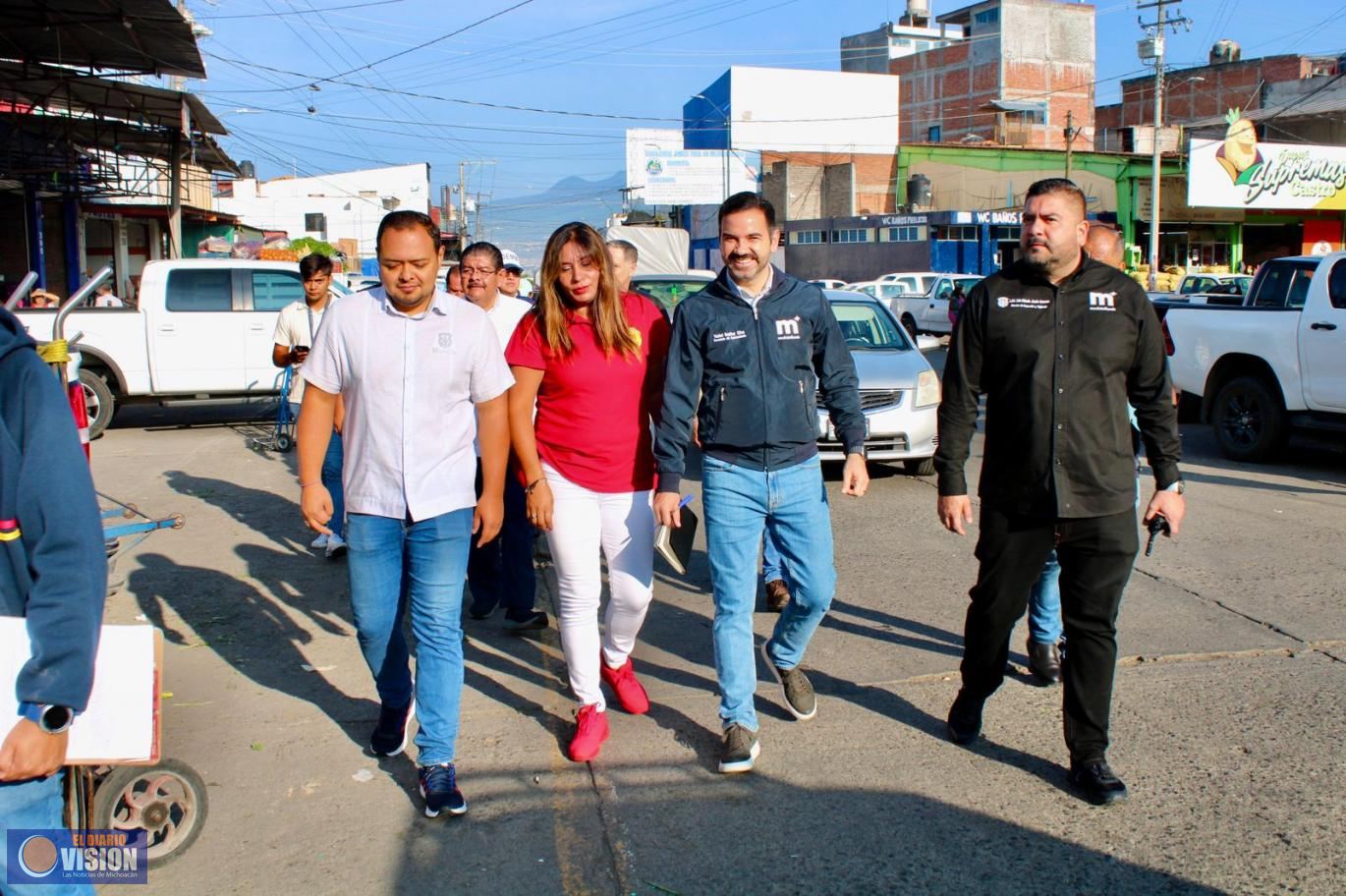 Gobierno de Morelia realiza operativo en Mercado de Abastos, junto con locatarios