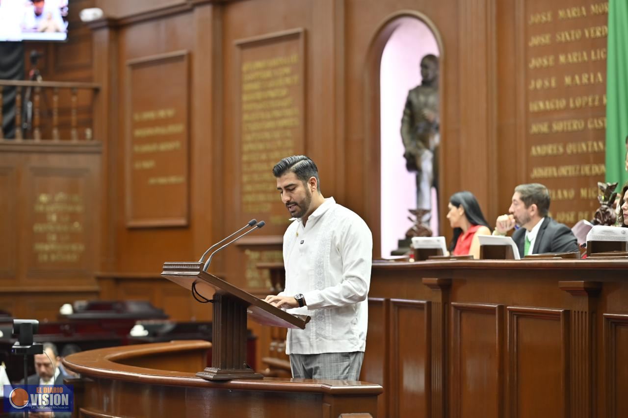 Reconocimiento legal y condiciones dignas para mujeres policías, propone Poncho Chávez