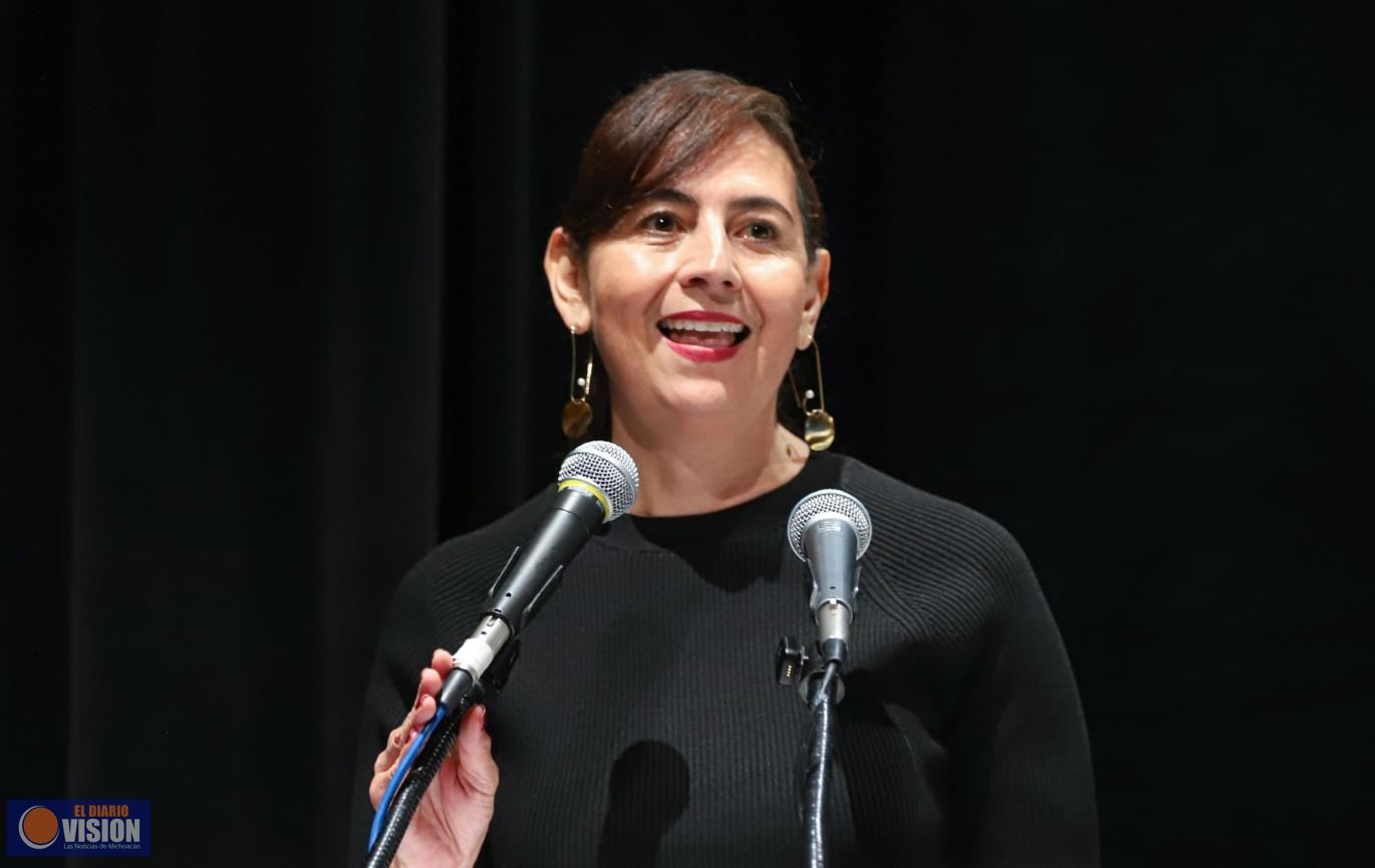 Gracias por el tercer ciclo escolar completo: Gabriela Molina