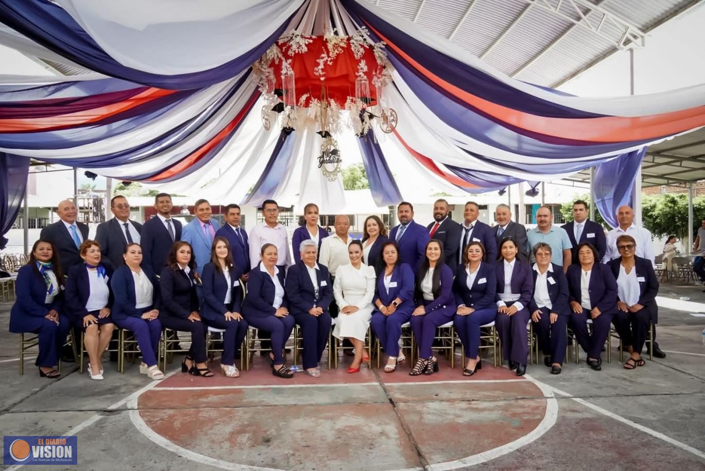Graciela Hernández Arreola encabeza clausura del ciclo escolar en la Primaria 