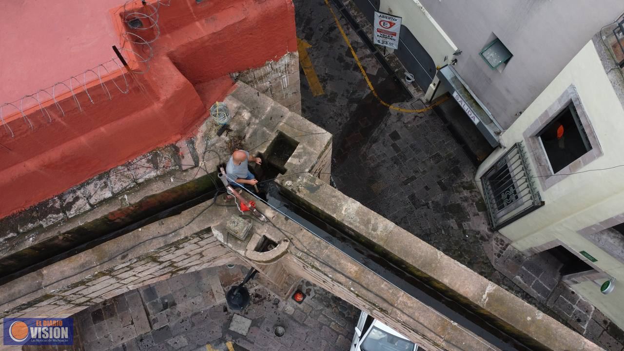 Gerencia del Centro Histórico da mantenimiento al Acueducto de Morelia