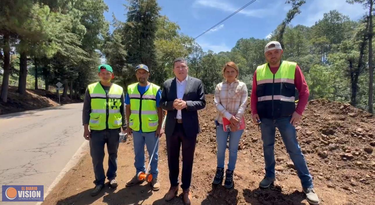 Celebra Vicente Gómez realización de obras de rehabilitación carretera en el distrito XIX