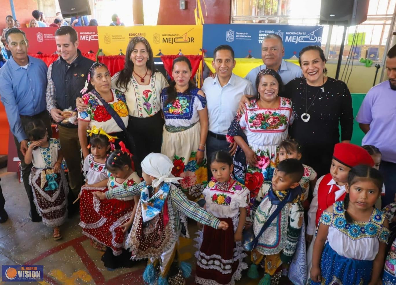Refrendamos compromiso con 11 mil estudiantes de comunidades: Gabriela Molina
