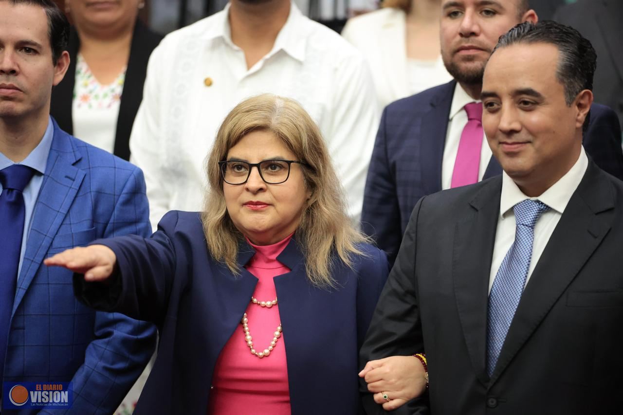 Azucena Marín Correa toma protesta como Magistrada del TAAM