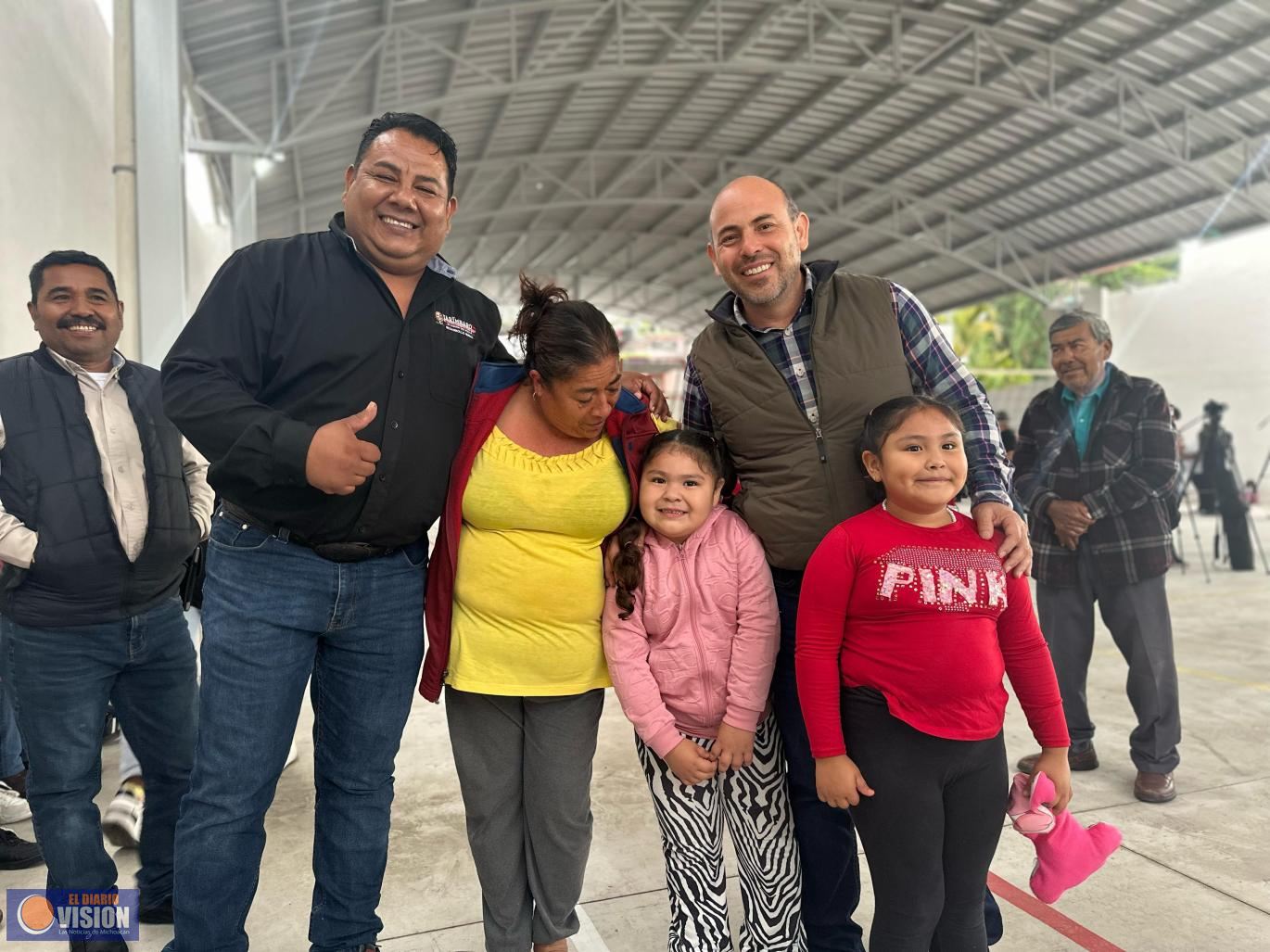 Eric Gaona entrega nueva unidad deportiva y anuncia más obras para El Colegio