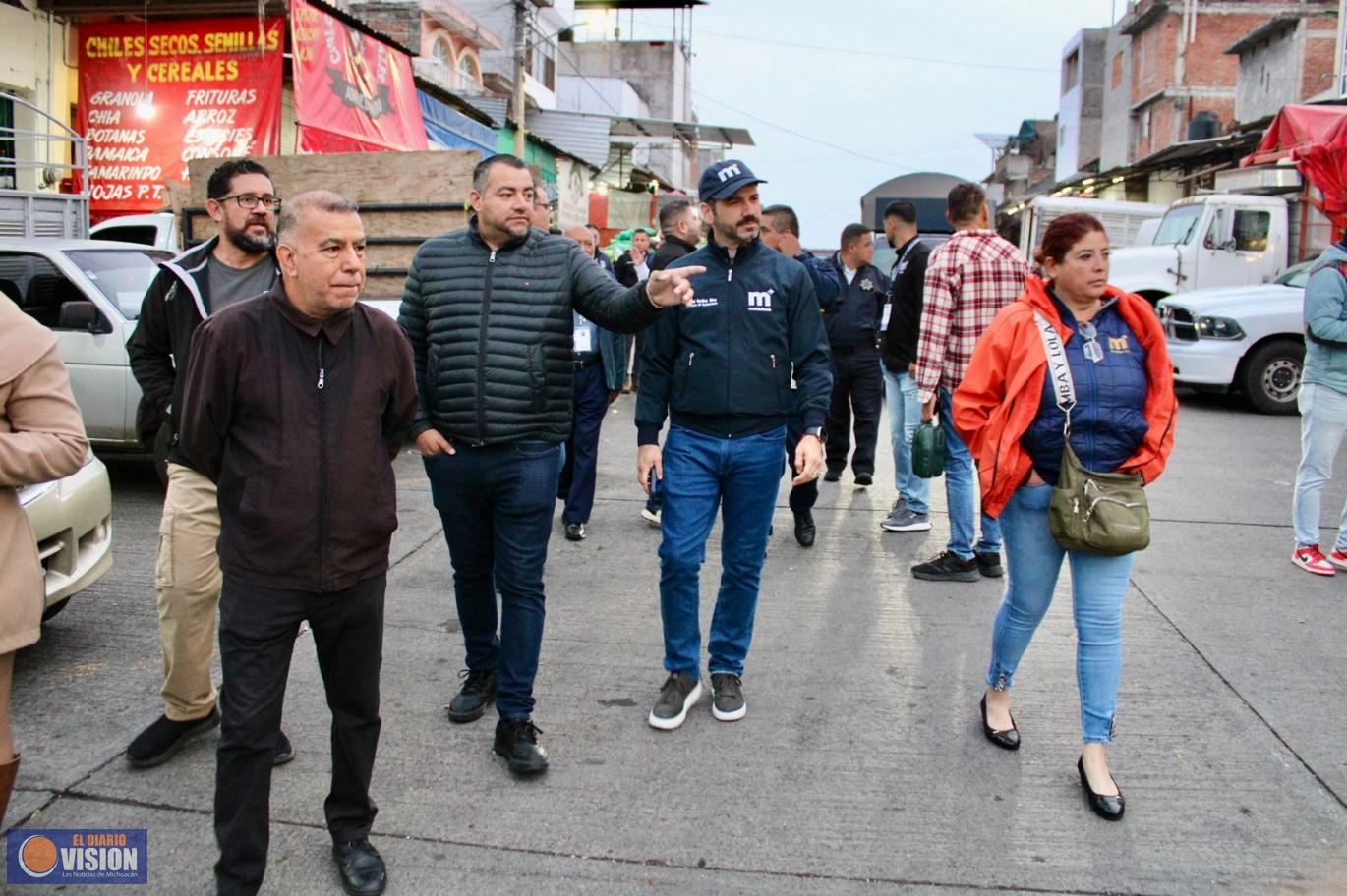 Encabeza Yankel Benítez operativo de ordenamiento en Mercado de Abastos