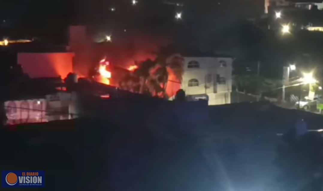 Comando armado quema casa de la alcaldesa de Queréndaro