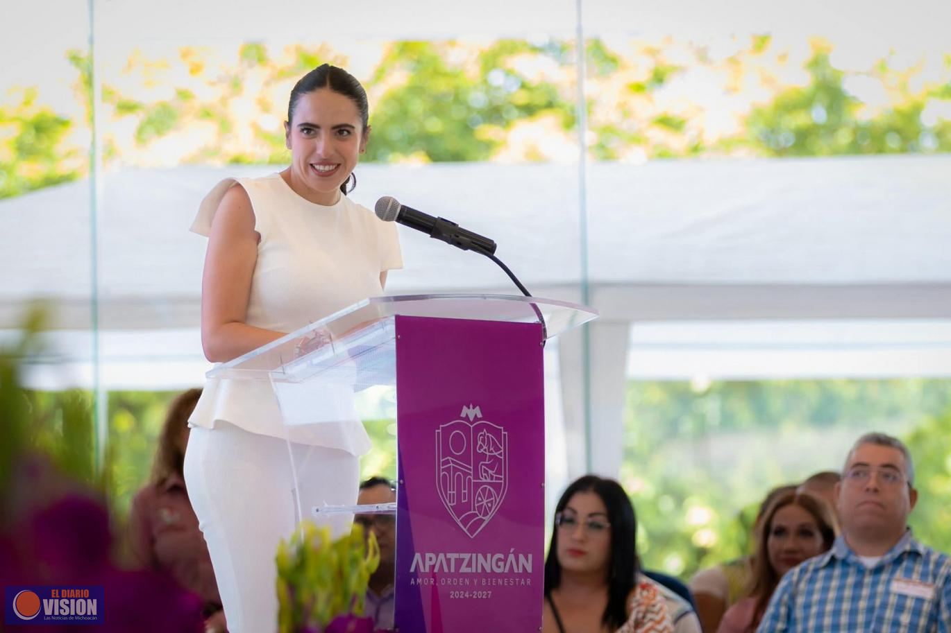 La diputada Giulianna Bugarini, asiste al Informe de Fanny Arreola 