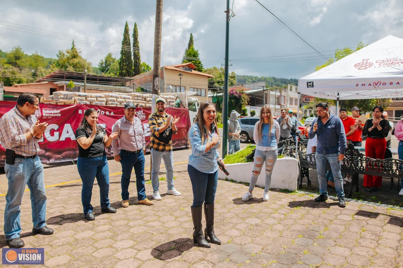 Gobierno de Salvador Escalante fortalece programa “Vivienda Digna” con entrega de cemento 