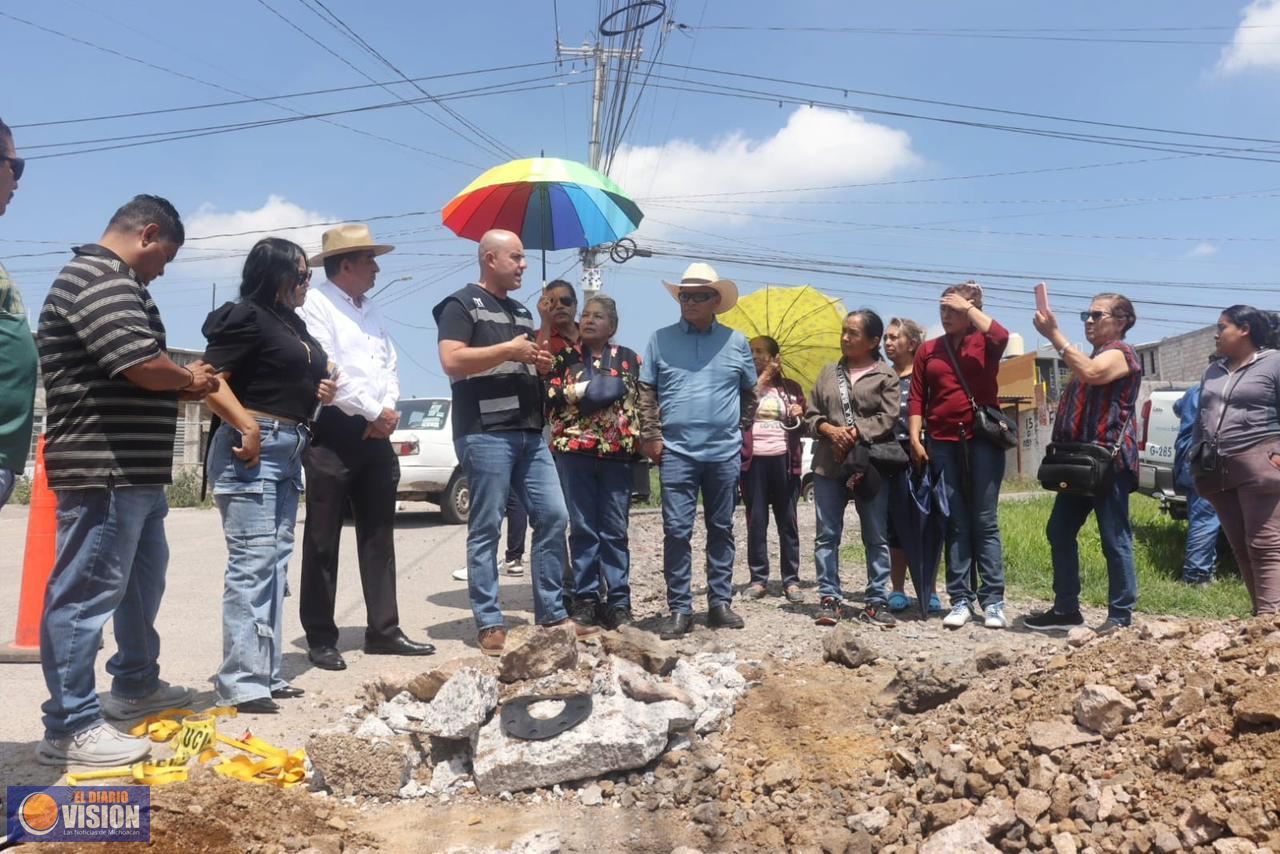 Adolfo Torres atiende solicitud de habitantes de La Aldea para mejora del servicio de agua potable