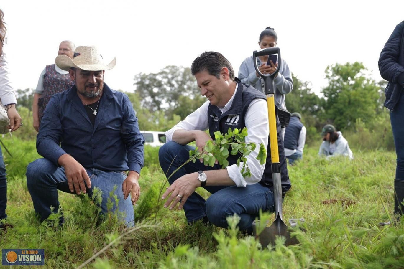 Morelia planta futuro: Alfonso Martínez encabeza jornada de reforestación en Chiquimitío