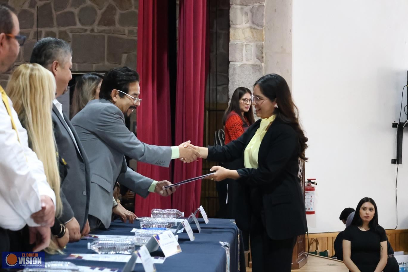 A mantenerse actualizados de manera permanente invitan a graduados de la Licenciatura en Enfermería