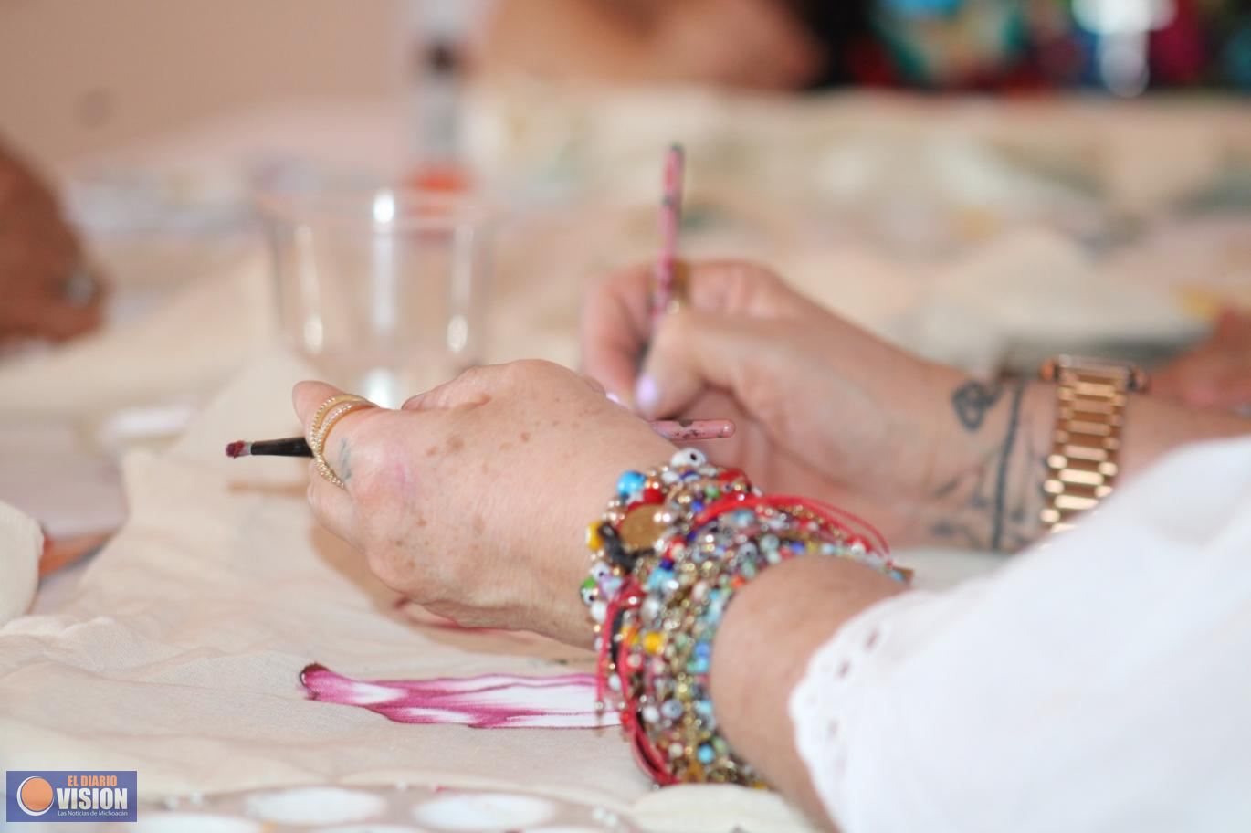 Alfonso Martínez fortalece programas para capacitar y abrir oportunidades para las mujeres