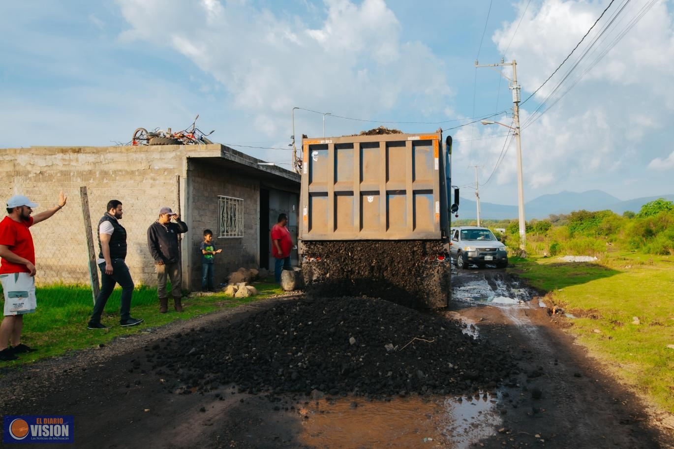 Dayana Pérez Mendoza atiende directamente a familias de Acapulquillo