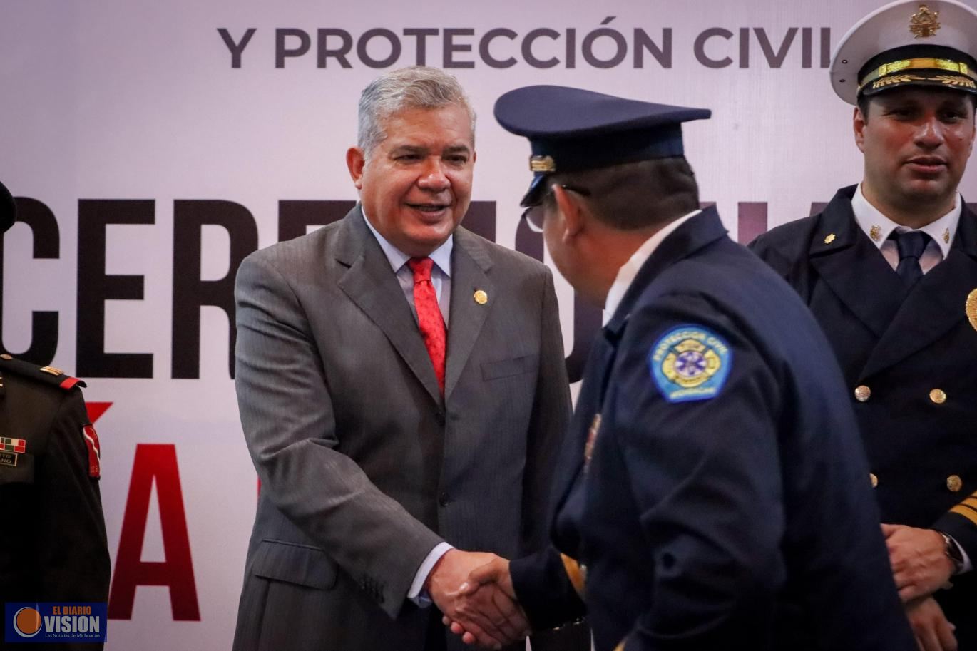 Magaña de la Mora, tras entrega de reconocimientos a bomberos, resalta la labor que realizan