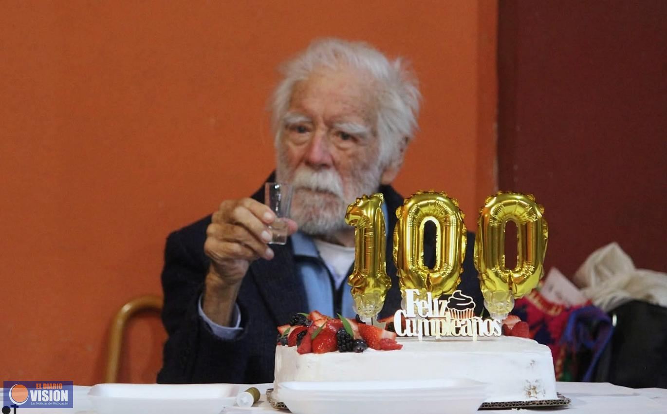 Arturo Estrada, Panindicuarense universal, recibe homenaje 