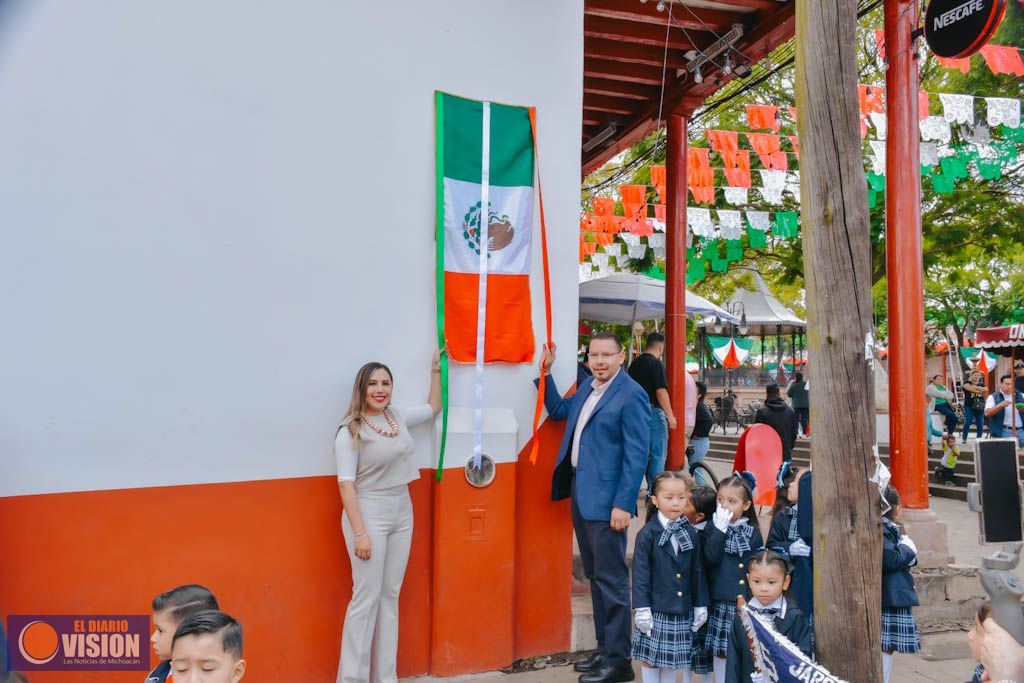 Dayana Pérez encabeza el inicio de las Fiestas Patrias con el Bando Solemne