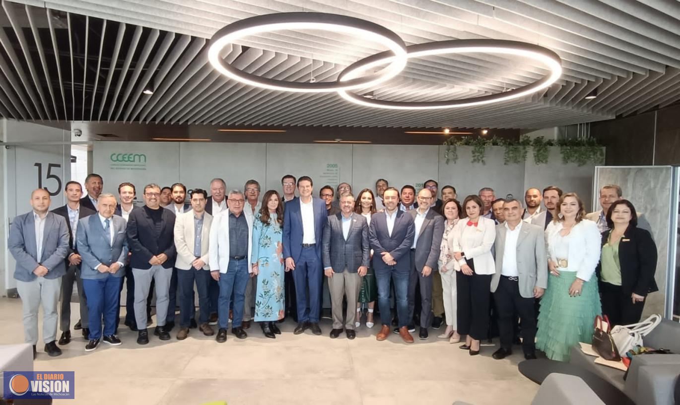 Presenta Alfonso Martínez proyectos de desarrollo a empresarios