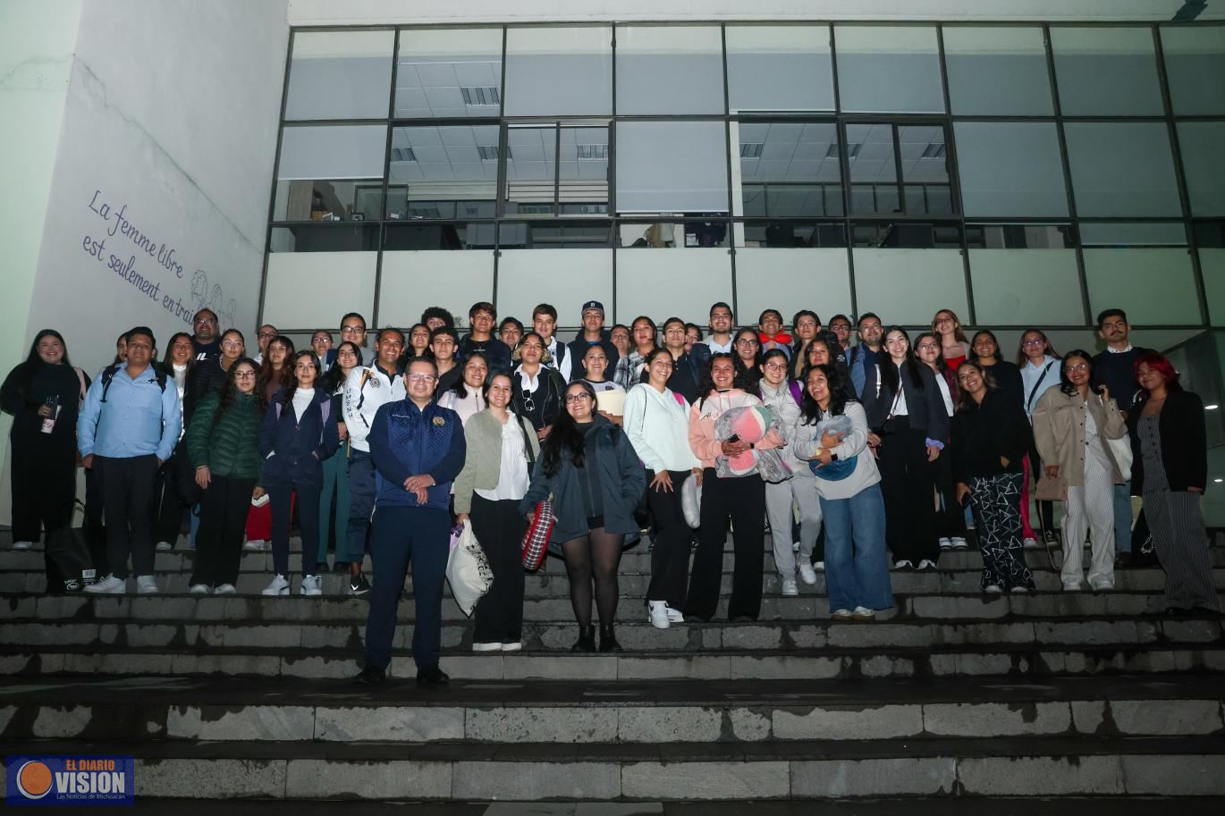 Alumnas y alumnos de excelencia de la UMSNH asisten al evento “México, Siglo XXI”
