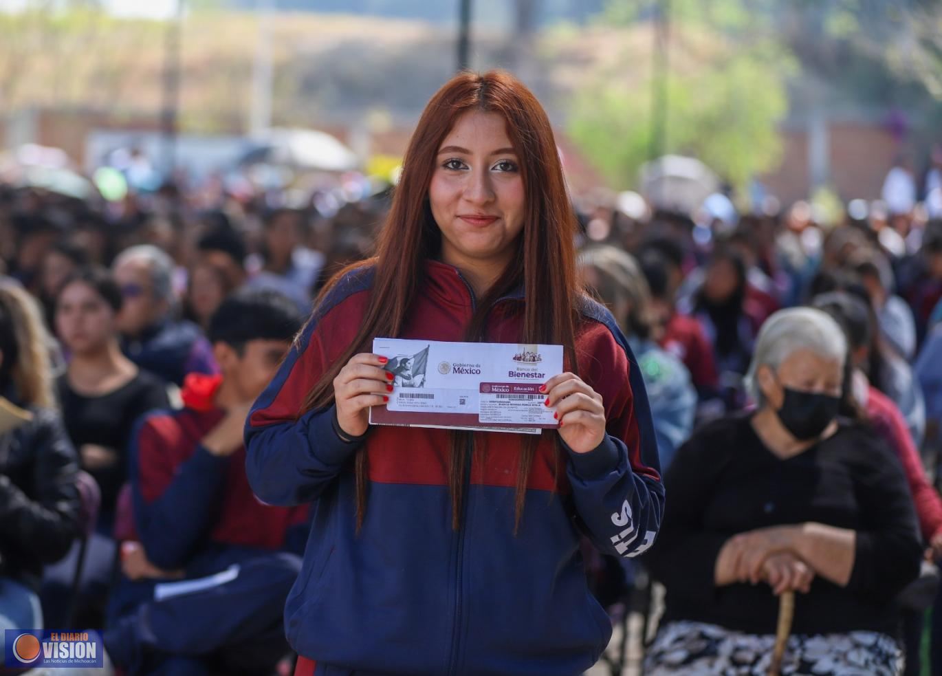 Directores de escuelas, aliados para becas a sus alumnos: Gabriela Molina