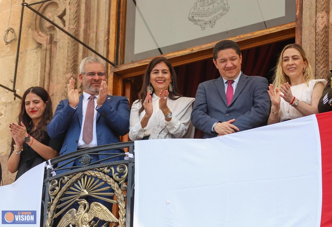 Campeones nacionales e internacionales participan en desfile patrio: Gabriela Molina
